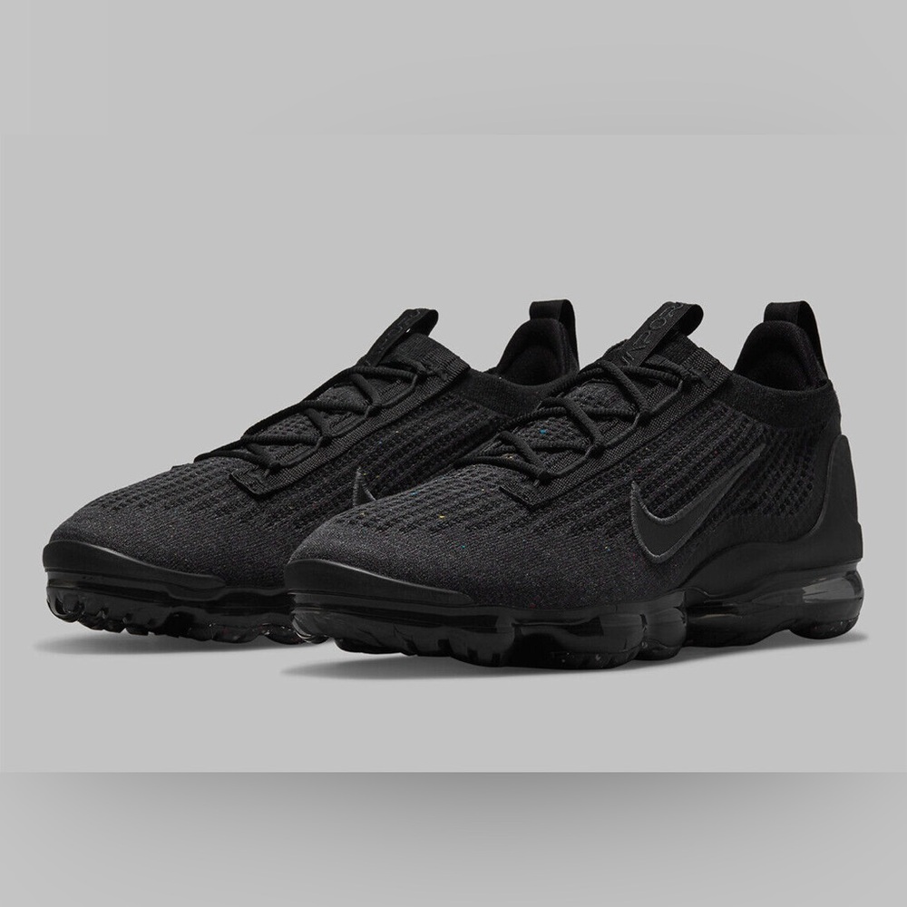 Nike VapourMax Flyknit 2021 size 7 men’s/size 9 women’s